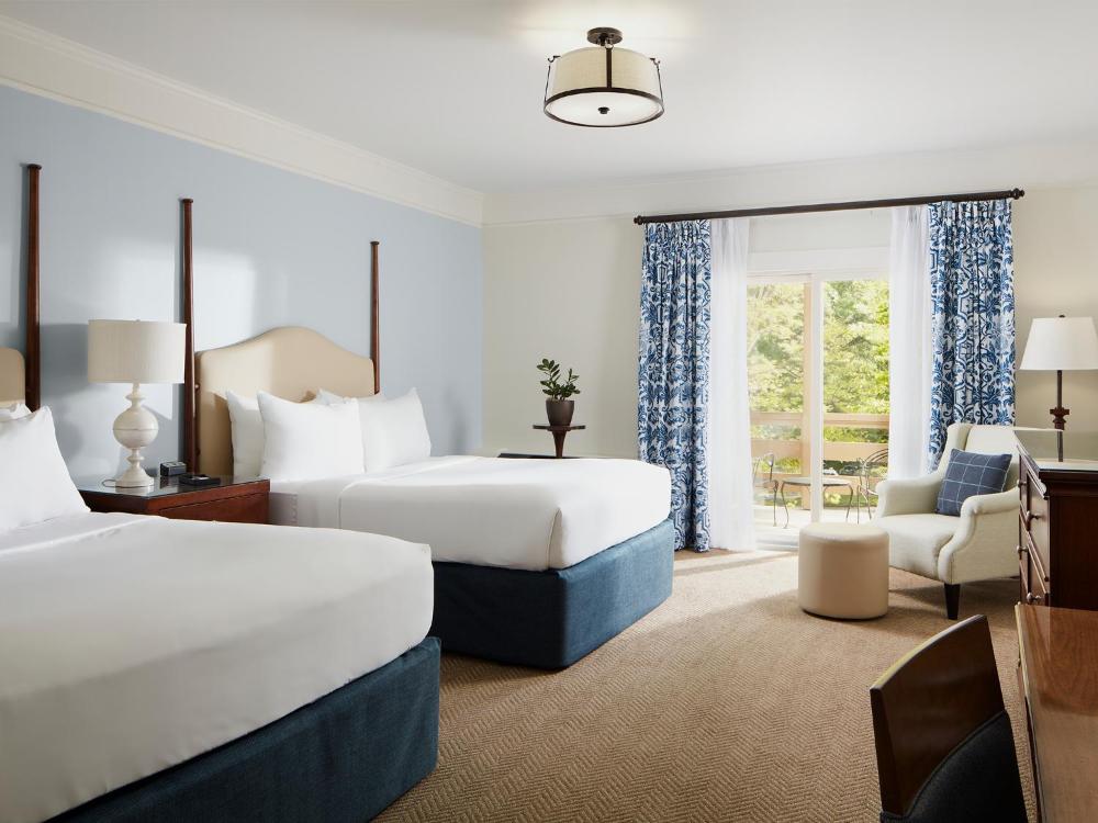 Deluxe Queen Room with Two Queen Beds interior